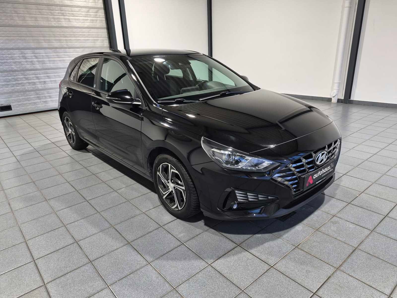 Hyundai i30 Limousine HYUNDAI i30 1.0 T-GDI EDITION 30 Schräghecklimousine #1