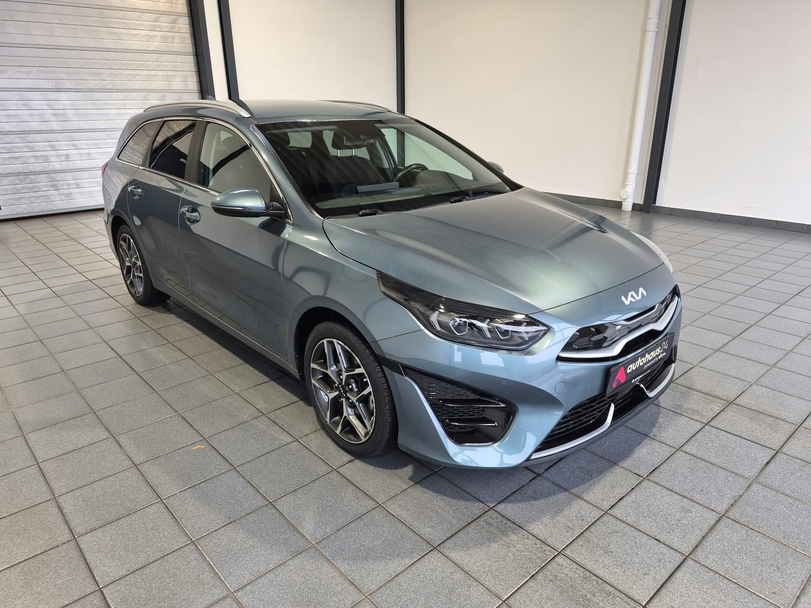 Kia Ceed Sportswagon Kombi KIA Ceed 1.6 GDI Plug-In Hybrid Inspiration SW Kombi #1