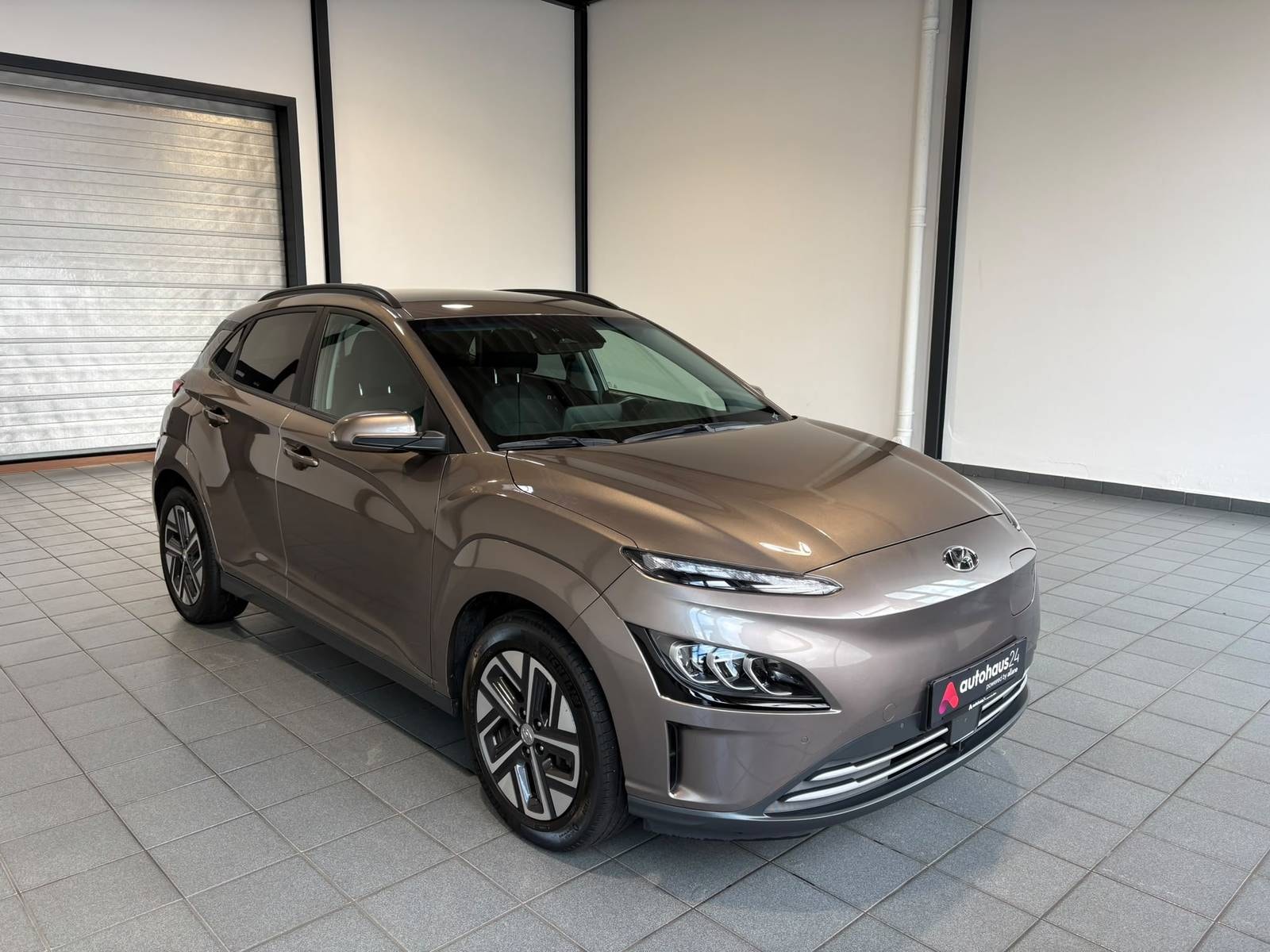 Hyundai Kona SUV / Crossover / Geländewagen HYUNDAI Kona ELEKTRO 100kW Sports Utility Vehicle #1