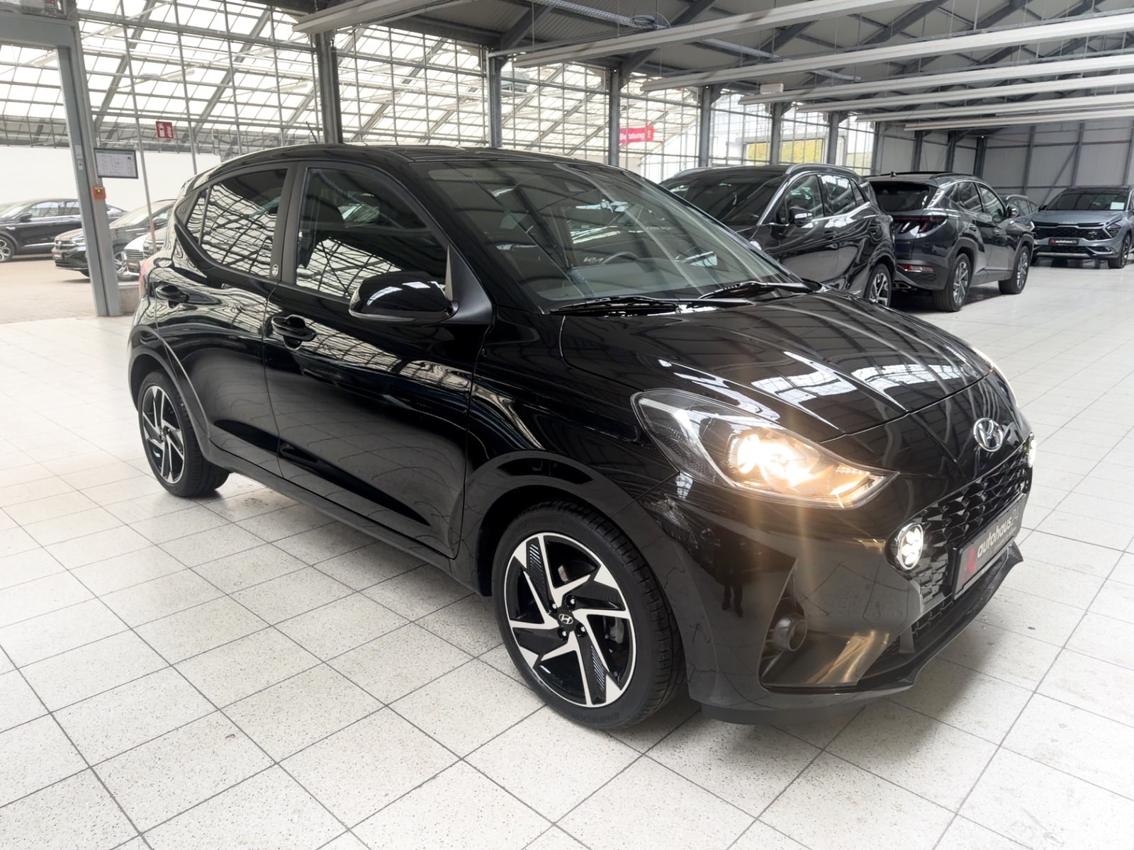 Hyundai i10 Limousine HYUNDAI i10 1.0 EDITION 30+ Schräghecklimousine #1