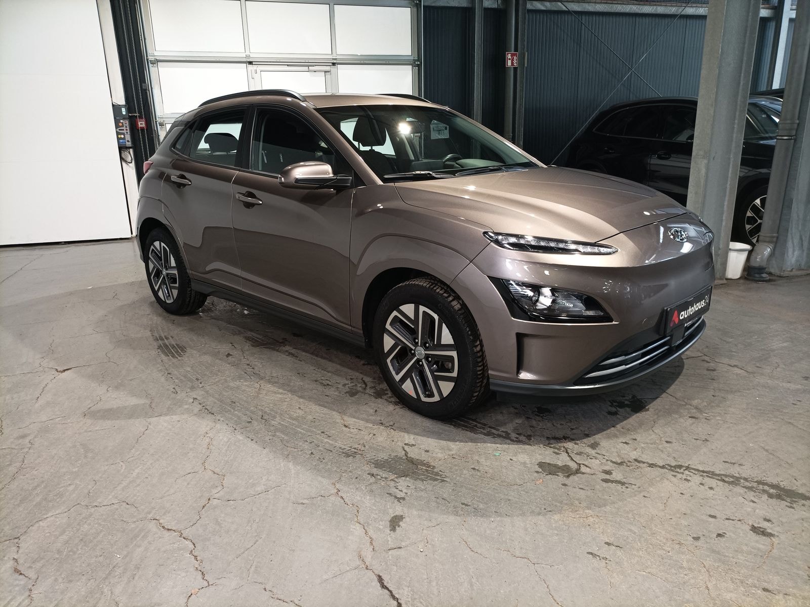 Hyundai Kona SUV / Crossover / Geländewagen HYUNDAI Kona ELEKTRO 100kW Sports Utility Vehicle #1