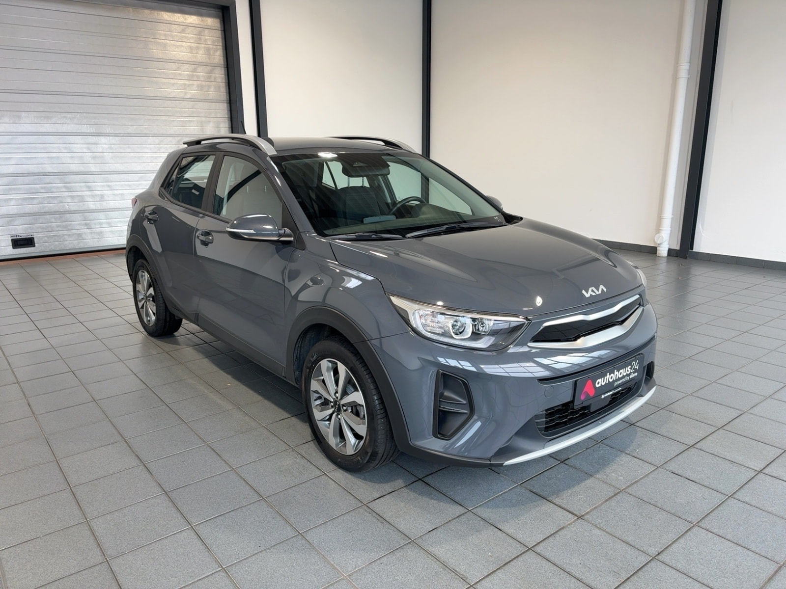 Kia Stonic SUV / Crossover / Geländewagen KIA Stonic 1.2 Vision Sports Utility Vehicle #1