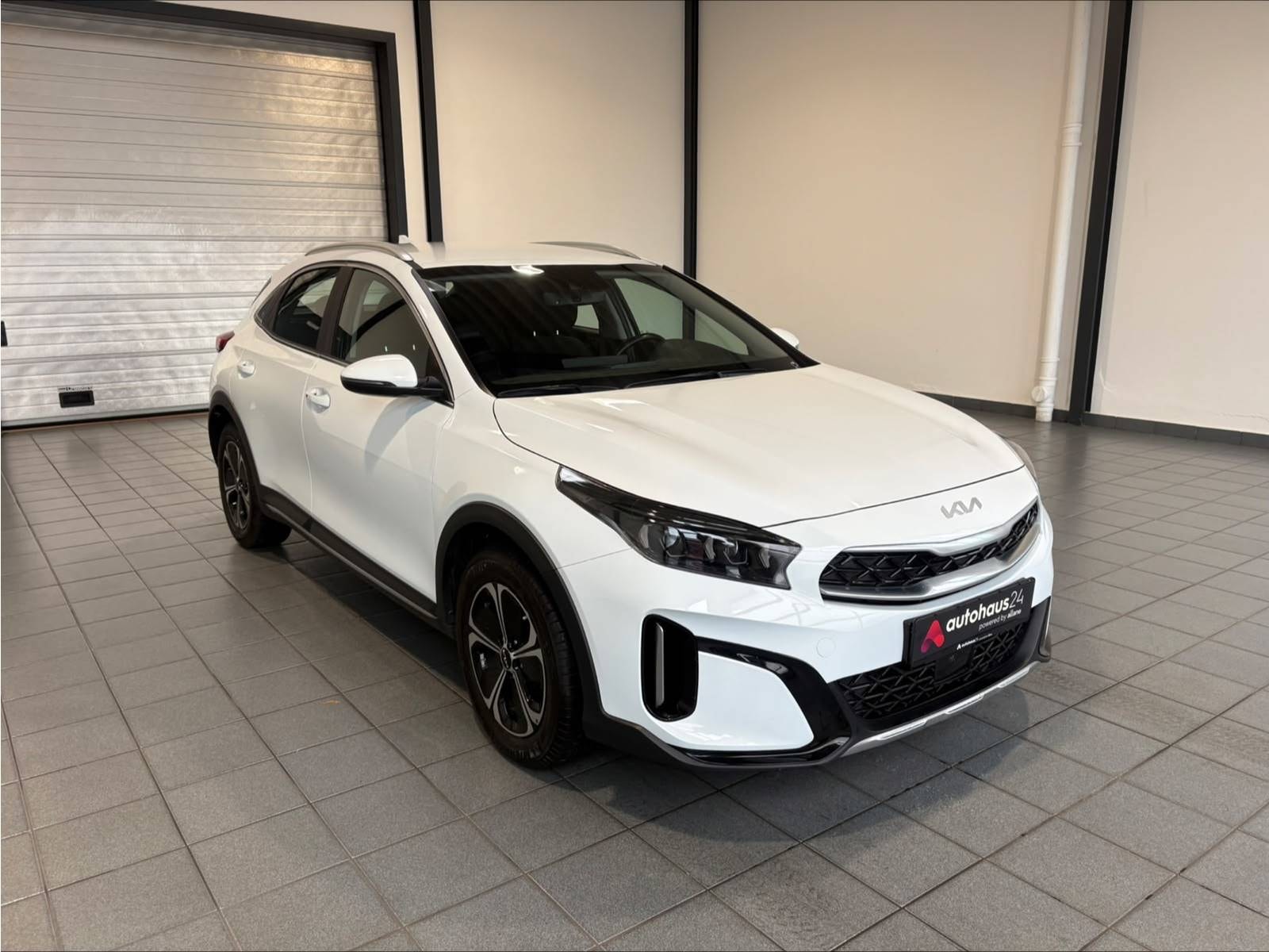 Kia XCeed SUV / Crossover / Geländewagen KIA XCeed 1.6 GDI Plug-In Hybrid DCT6 Vision Sports Utility Vehicle #1