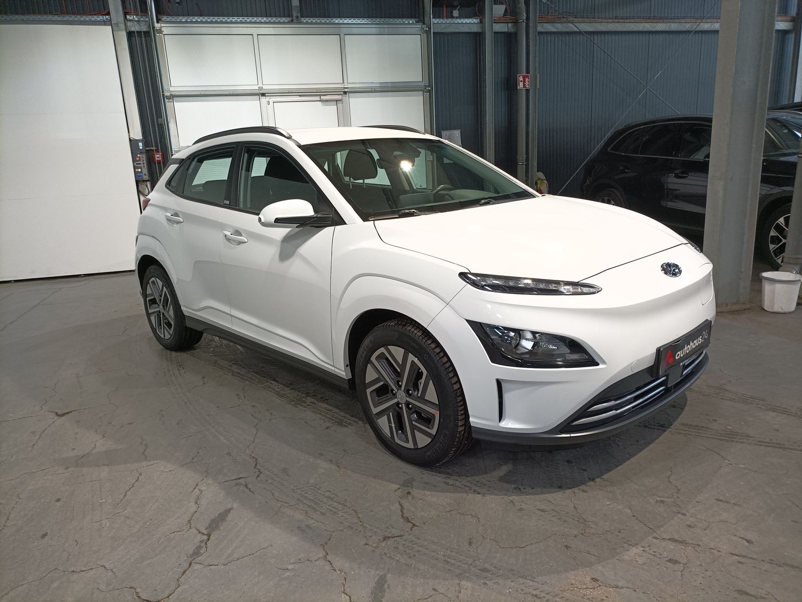 Hyundai Kona SUV / Crossover / Geländewagen HYUNDAI Kona ELEKTRO 100kW Sports Utility Vehicle #1