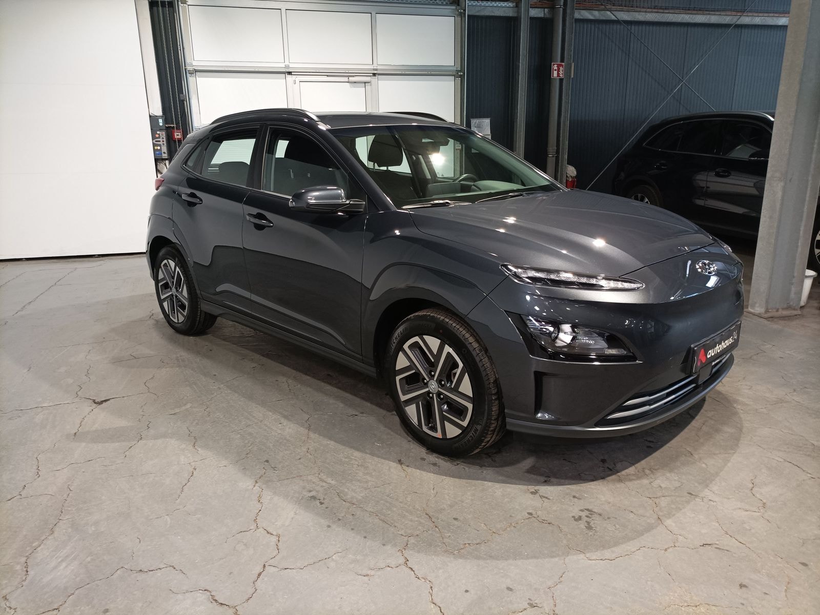 Hyundai Kona SUV / Crossover / Geländewagen HYUNDAI Kona ELEKTRO 100kW Sports Utility Vehicle #1