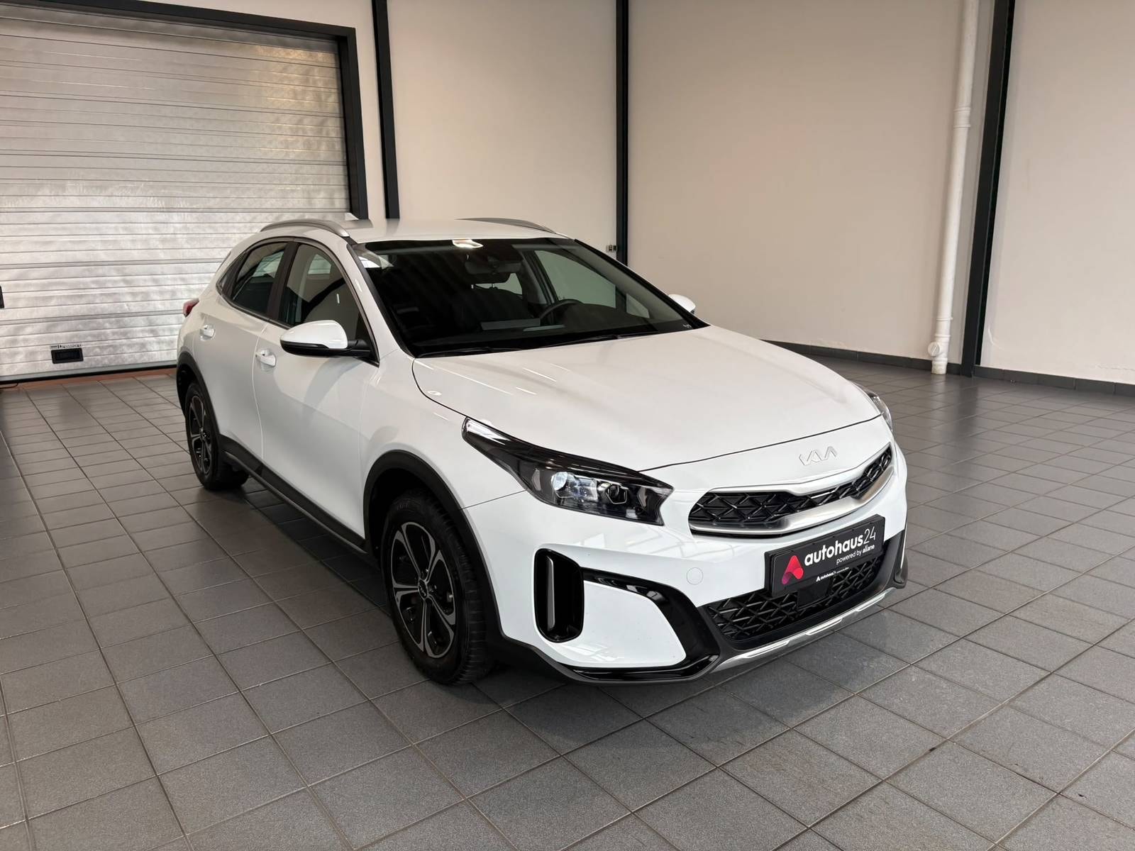 Kia XCeed SUV / Crossover / Geländewagen KIA XCeed 1.6 GDI Plug-In Hybrid DCT6 Vision Sports Utility Vehicle #1