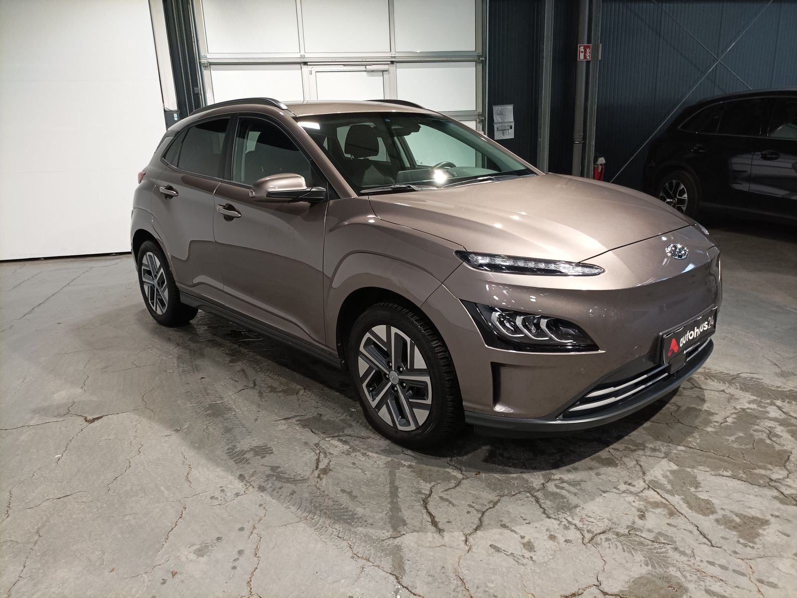 Hyundai Kona SUV / Crossover / Geländewagen HYUNDAI Kona ELEKTRO 100kW Sports Utility Vehicle #1