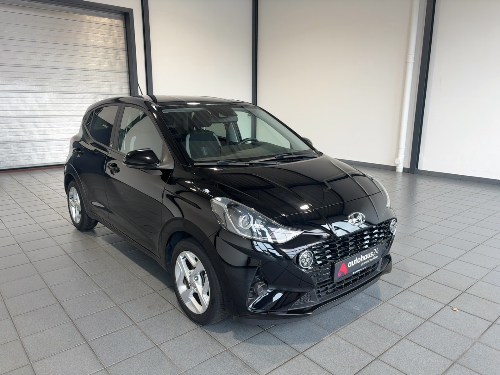 Hyundai i10 Limousine HYUNDAI i10 1.0 EDITION 30 Schräghecklimousine #1