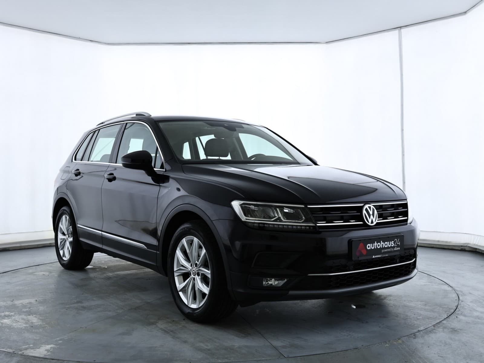 Volkswagen Tiguan SUV / Crossover / Geländewagen VOLKSWAGEN Tiguan 1.5 TSI ACT OPF DSG Highline Sports Utility Vehicle #1