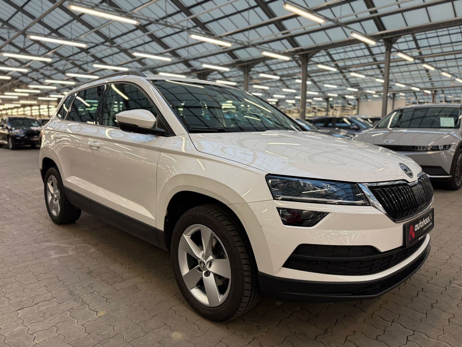 ŠKODA Karoq SUV / Crossover / Geländewagen SKODA Karoq 1.6 TDI SCR AMBITION Sports Utility Vehicle #1