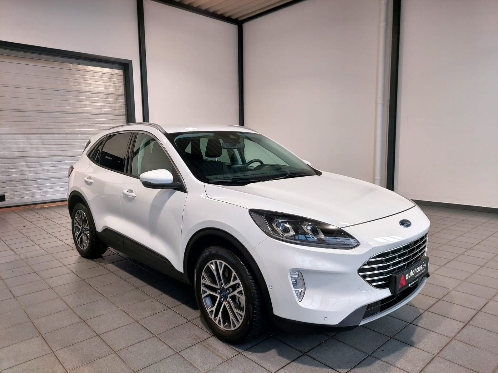 Ford Kuga SUV / Crossover / Geländewagen FORD Kuga 2.5 Duratec PHEV Titanium Sports Utility Vehicle #1