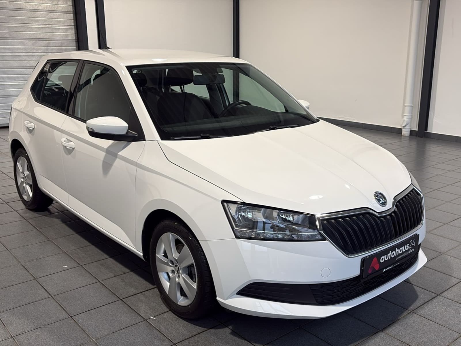 ŠKODA Fabia Schräghecklimousine SKODA Fabia 1.0l MPI 44kW ACTIVE Schräghecklimousine #1