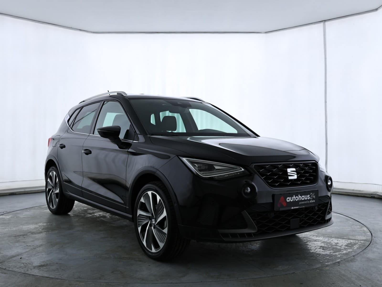 SEAT Arona SUV / Crossover / Geländewagen SEAT Arona 1.0 TSI 81kW FR BEATS DSG Sports Utility Vehicle #1