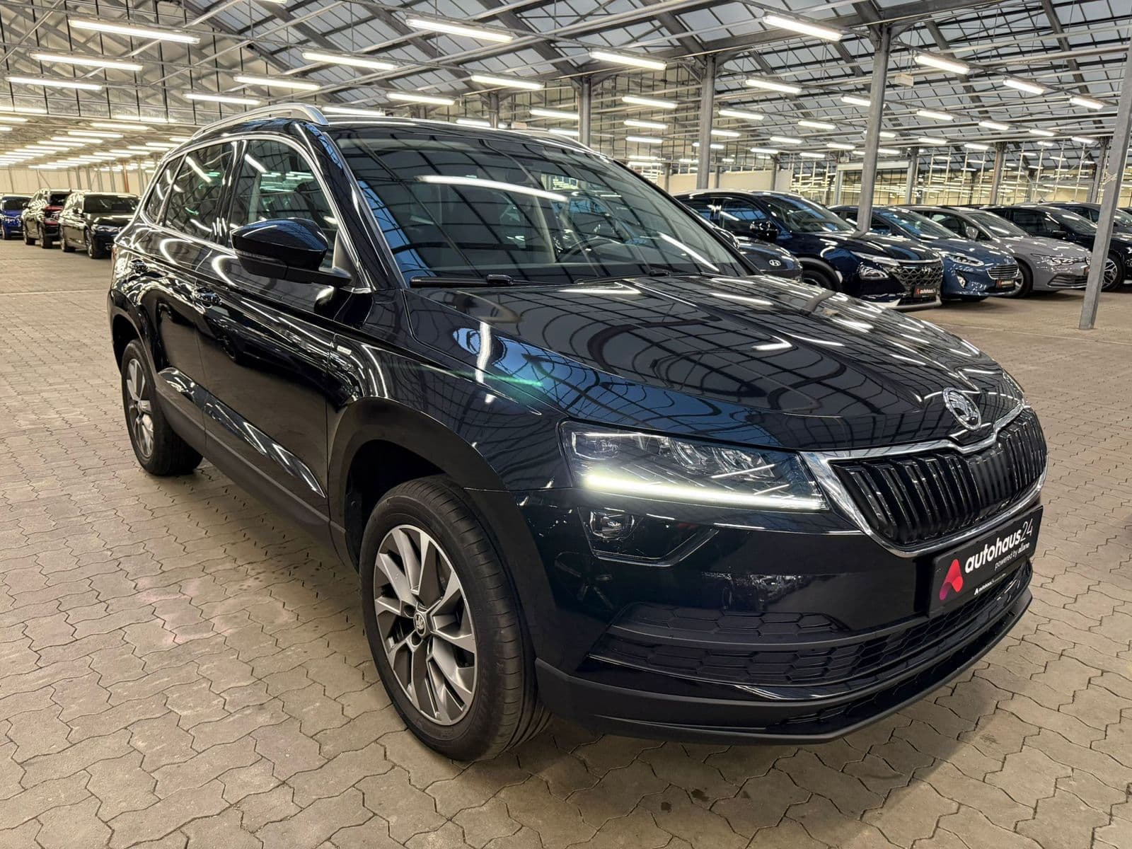 ŠKODA Karoq SUV / Crossover / Geländewagen SKODA Karoq 1.5l TSI ACT CLEVER Sports Utility Vehicle #1