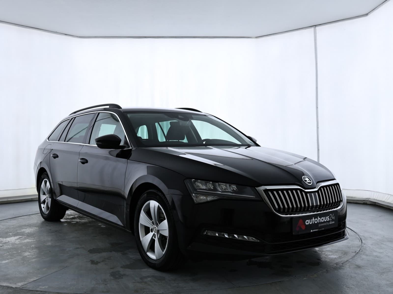 ŠKODA Superb Kombi SKODA Superb 2.0 TDI SCR DSG AMBITION Combi Kombi #1