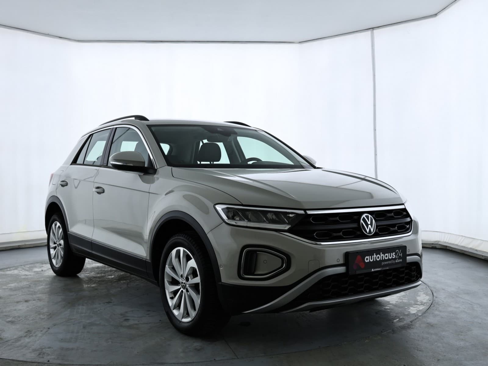 Volkswagen T-Roc SUV / Crossover / Geländewagen VOLKSWAGEN T-Roc 1.5 TSI OPF Life Sports Utility Vehicle #1