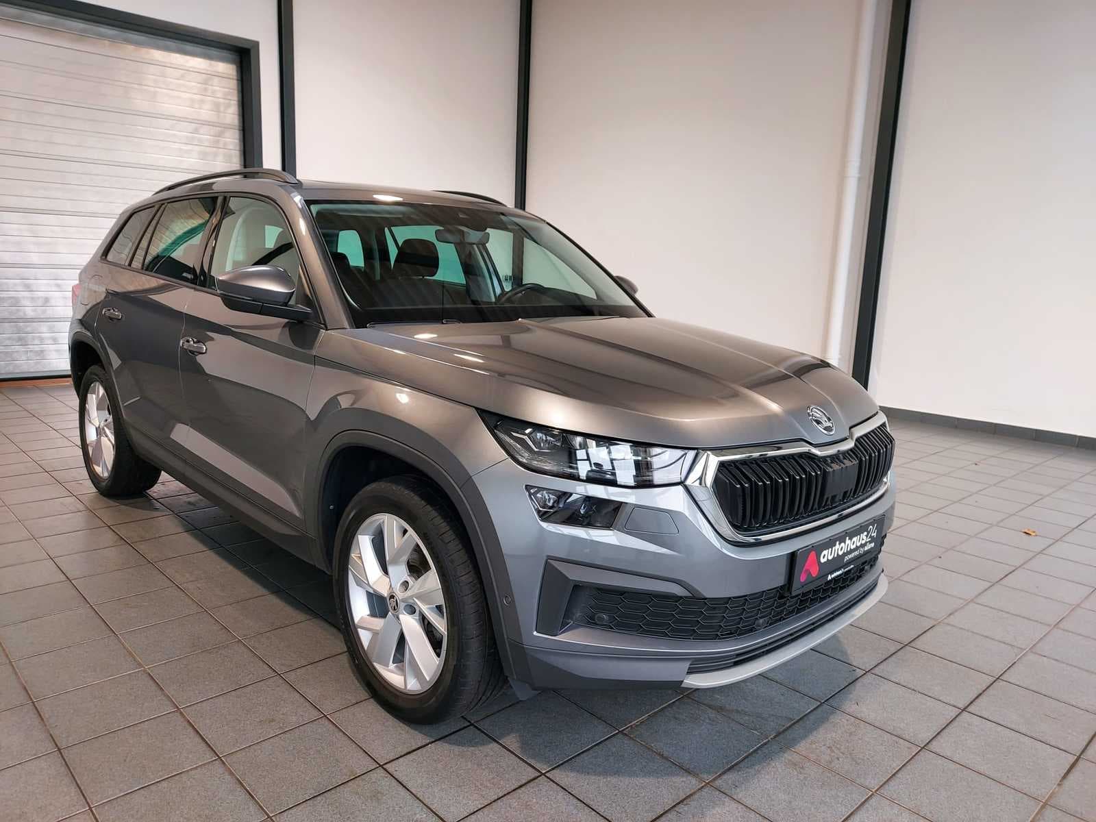 ŠKODA Kodiaq SUV / Crossover / Geländewagen SKODA Kodiaq 2.0l TDI DSG TOUR Sports Utility Vehicle #1