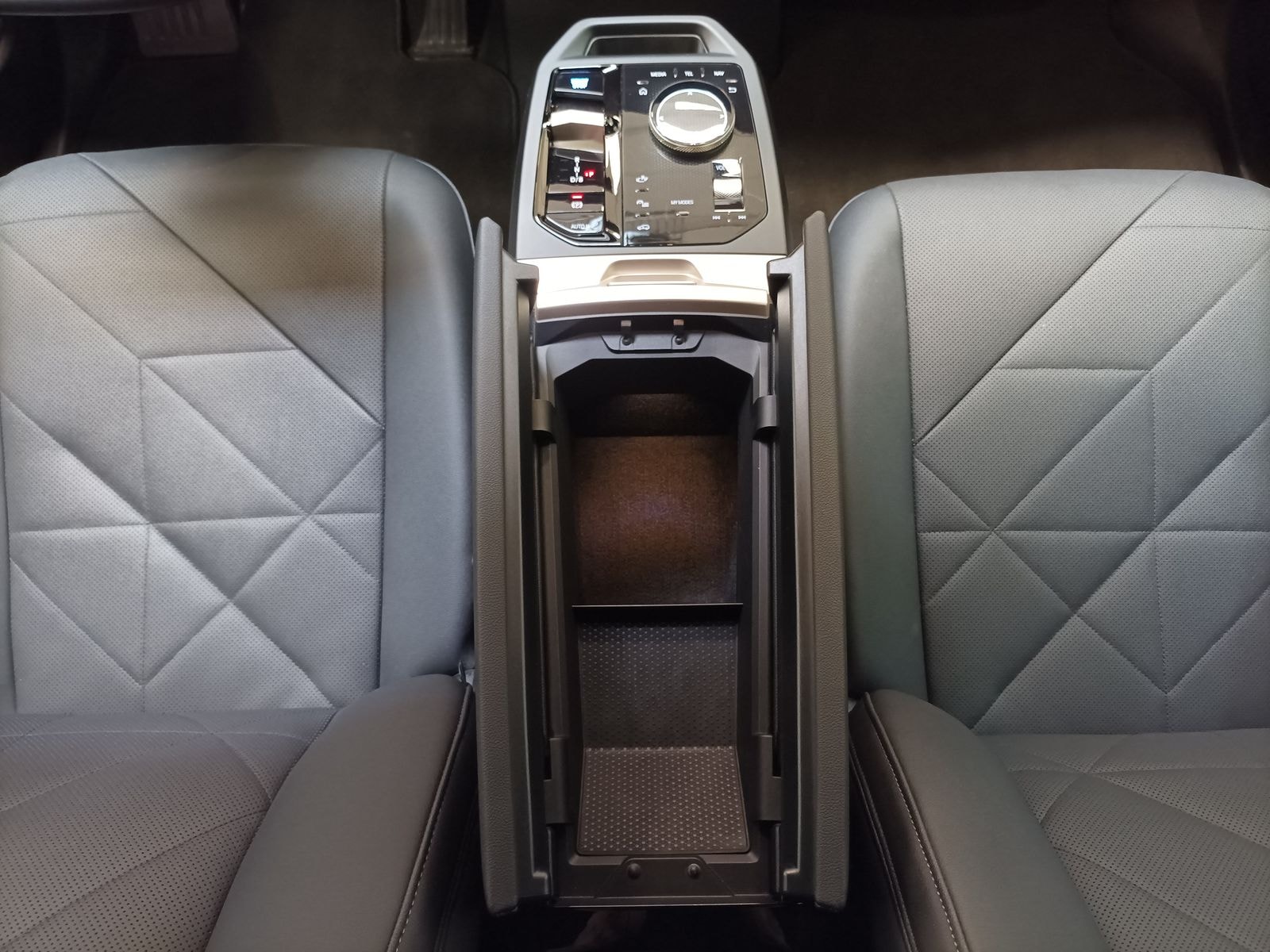 BMW iX SUV iX xDrive50 Sport #15