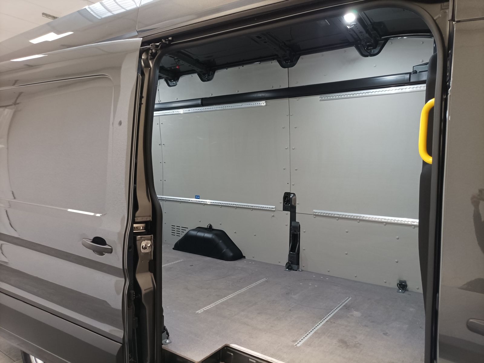 Ford Transit Transporter Transit FT 350 (TTS) 2.0 TDCi DPF 350 L4 RWD (EURO #12