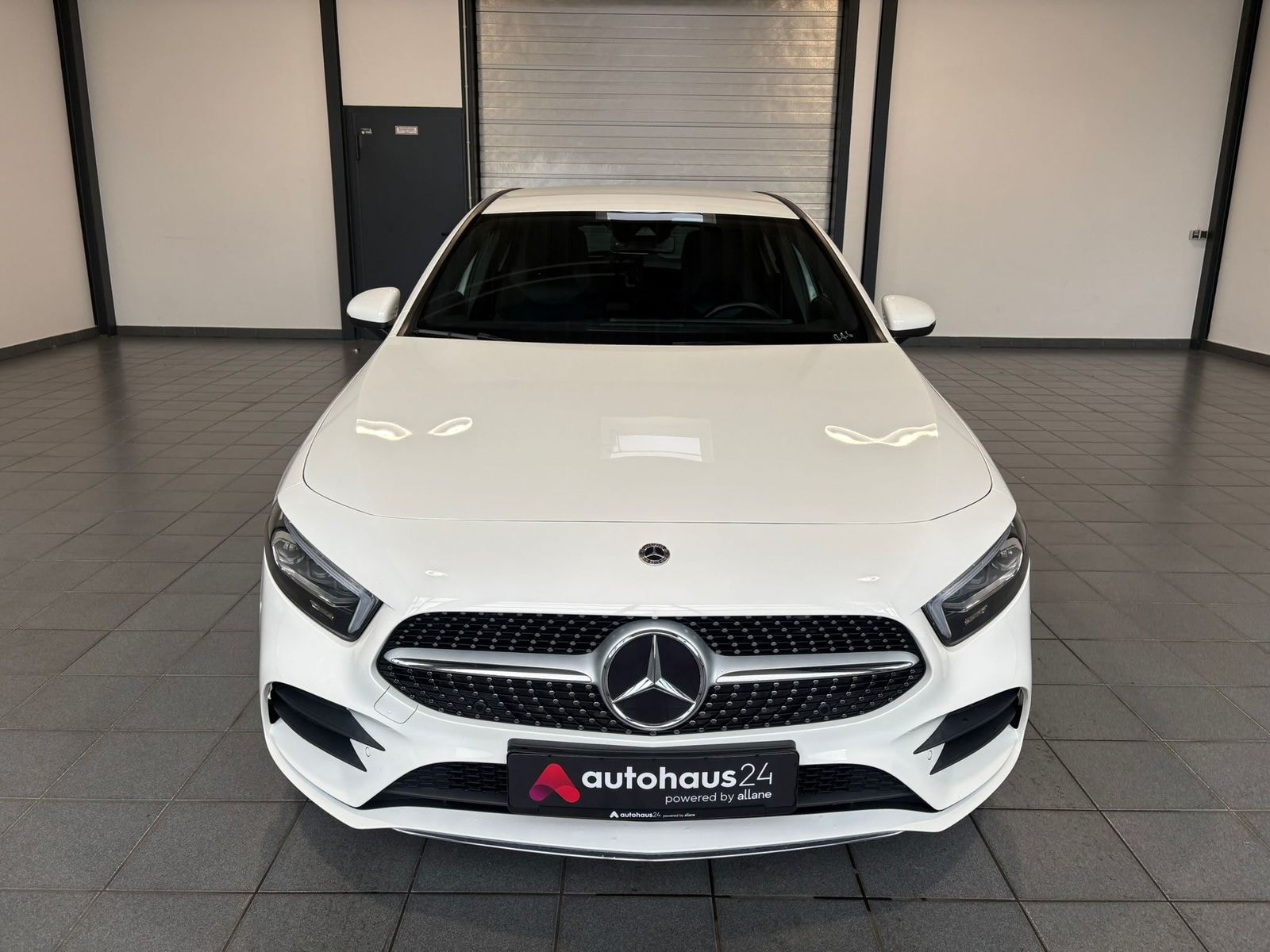 Mercedes Benz A-Klasse Limousine A 200 AMG Line (EURO 6d) #2