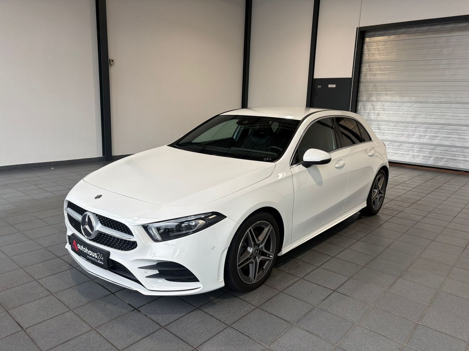 Mercedes Benz A-Klasse Limousine A 200 AMG Line (EURO 6d) #3