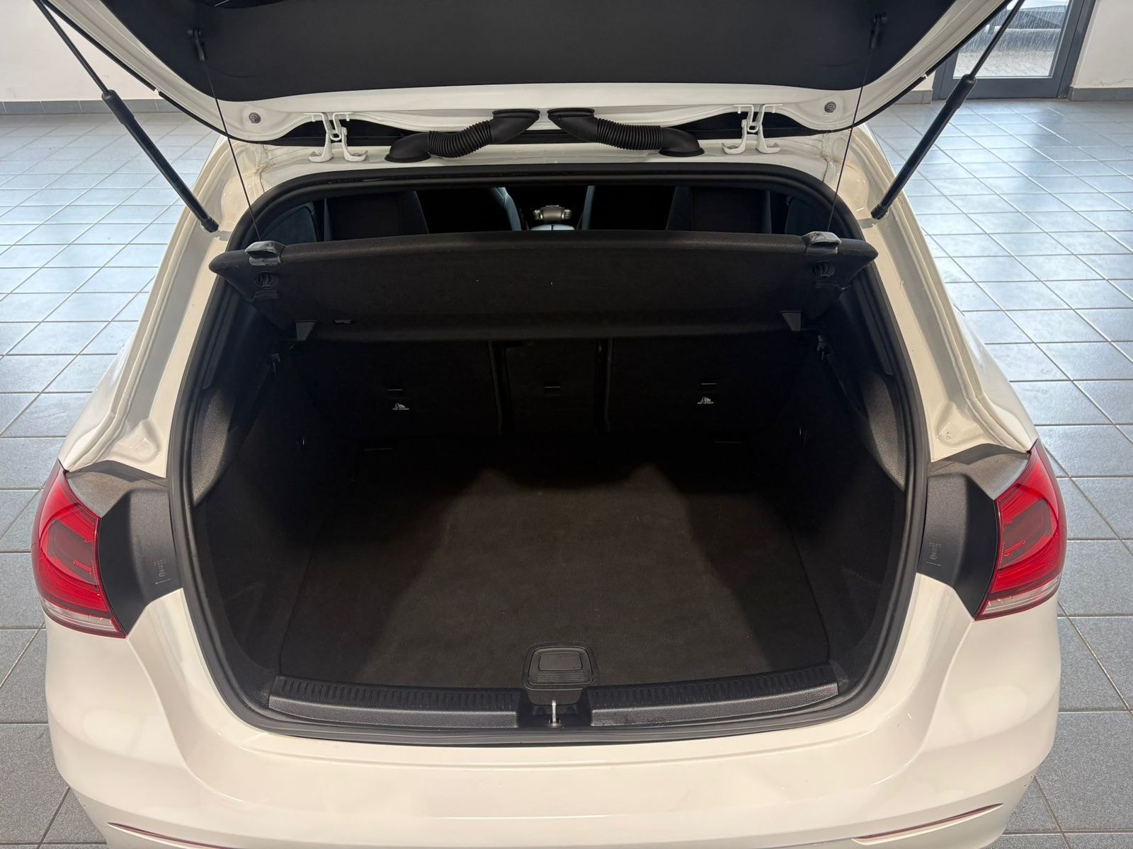 Mercedes Benz A-Klasse Limousine A 200 AMG Line (EURO 6d) #6