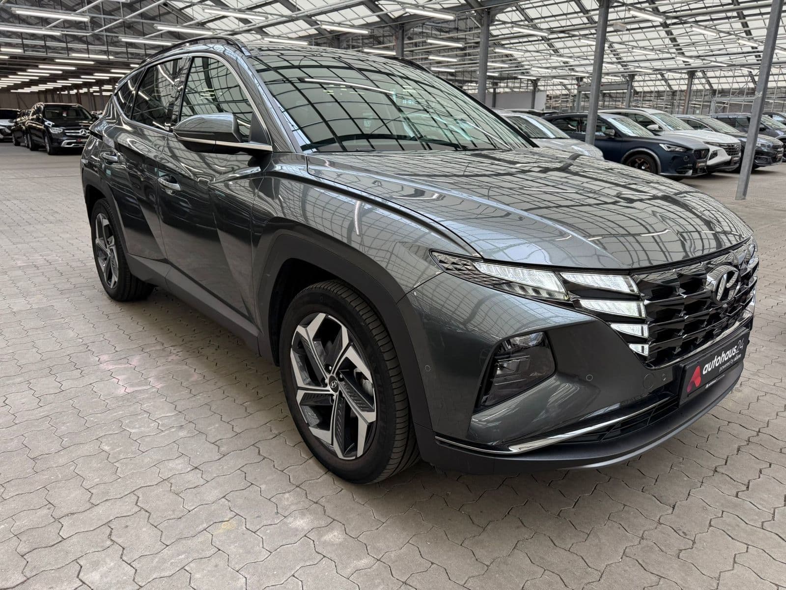 Hyundai Tucson SUV / Crossover / Geländewagen HYUNDAI Tucson 1.6 T-GDI Plug-in Hybrid 4WD Auto Sports Utility Vehicle #1
