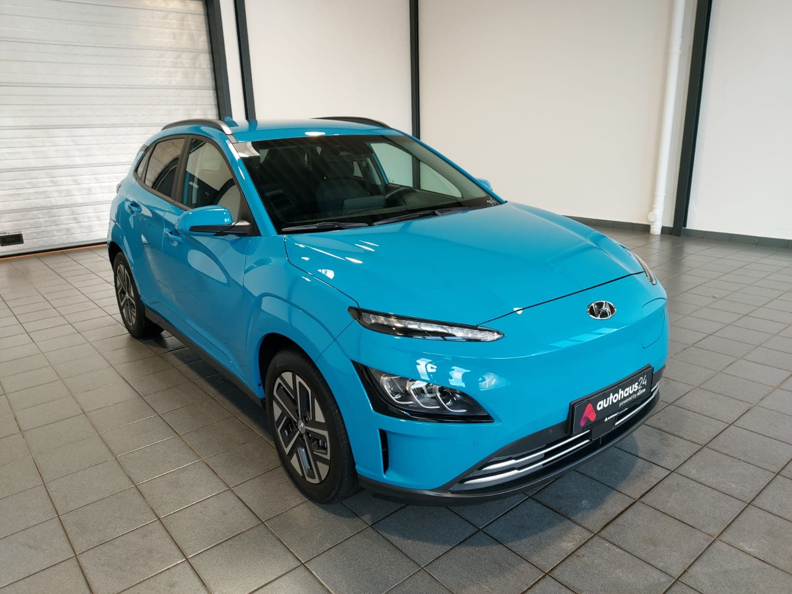 Hyundai Kona SUV / Crossover / Geländewagen HYUNDAI Kona ELEKTRO 100kW Sports Utility Vehicle #1