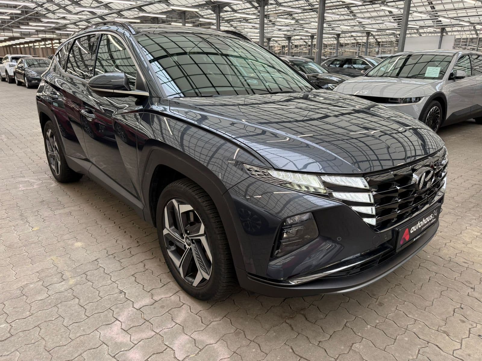 Hyundai Tucson SUV / Crossover / Geländewagen HYUNDAI Tucson 1.6 T-GDI Plug-in Hybrid 4WD Auto Sports Utility Vehicle #1