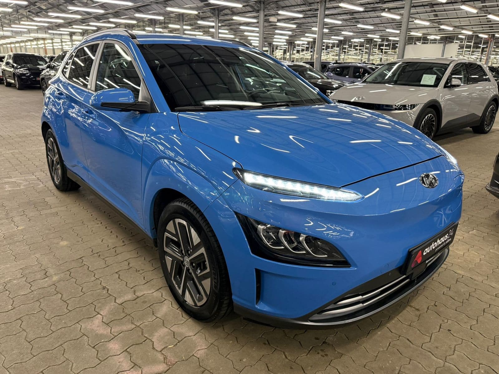 Hyundai Kona SUV / Crossover / Geländewagen HYUNDAI Kona ELEKTRO 100kW Sports Utility Vehicle #1