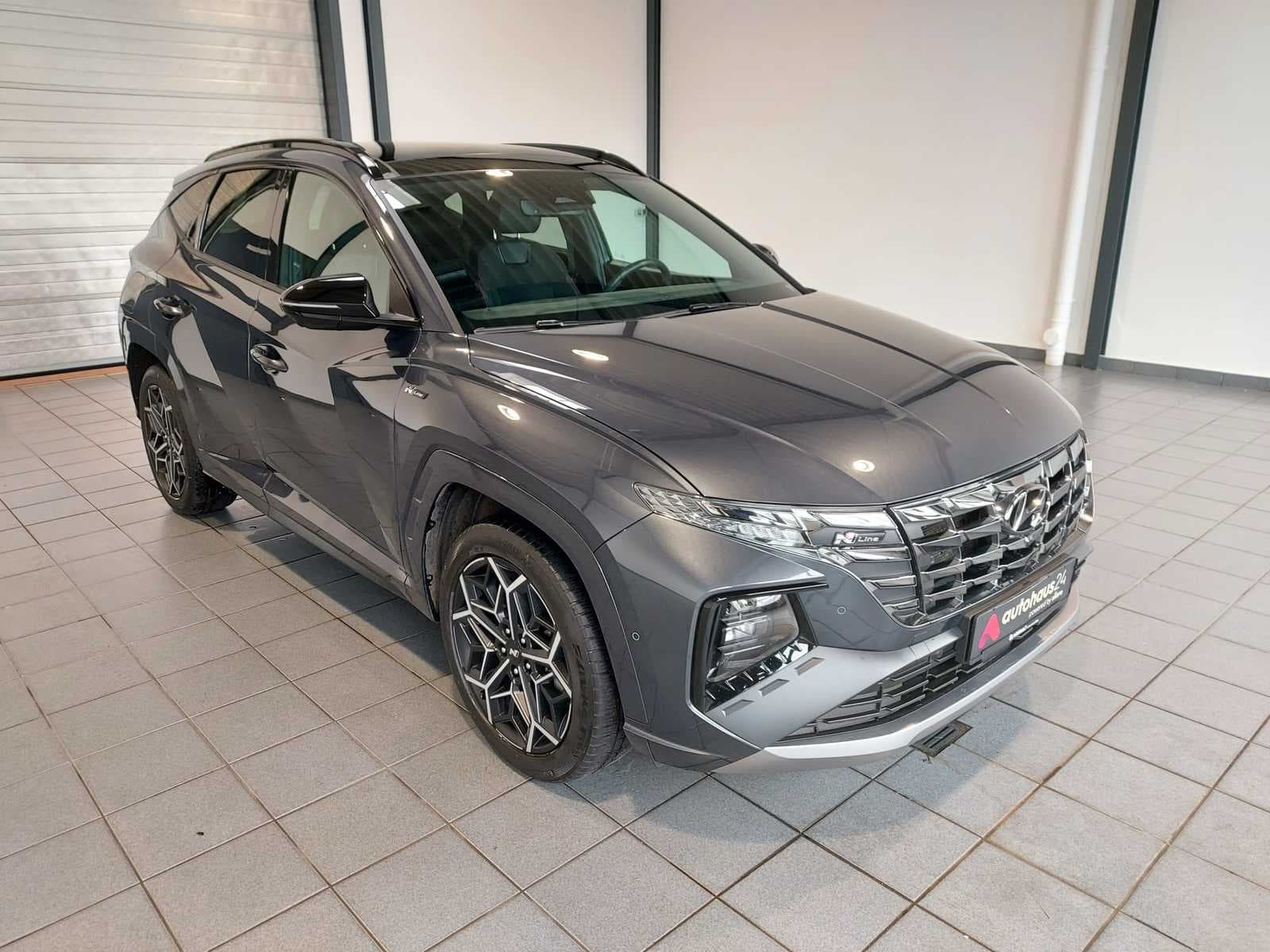 Hyundai Tucson SUV / Crossover / Geländewagen HYUNDAI Tucson 1.6 T-GDI Plug-in Hybrid 4WD Auto Sports Utility Vehicle #1