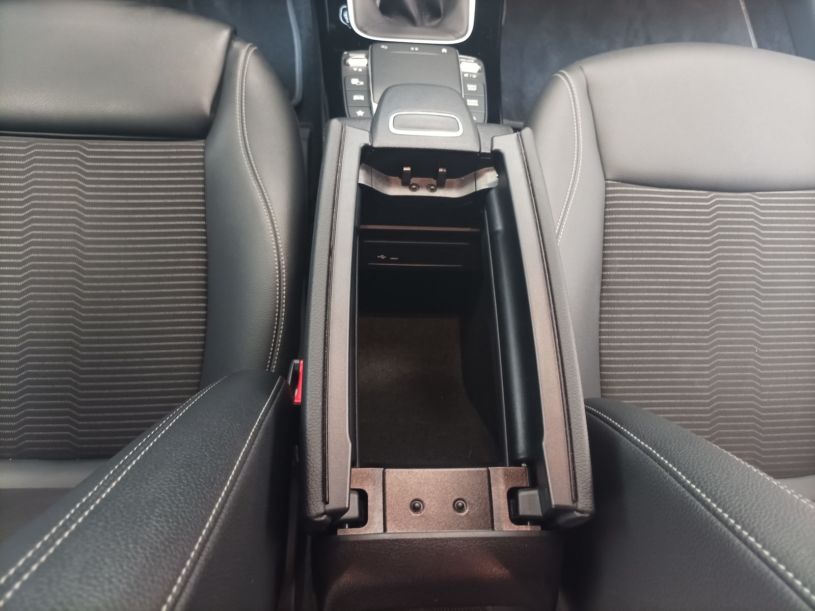 Mercedes Benz CLA-Klasse Limousine CLA 180 Progressive (EURO 6d) #16