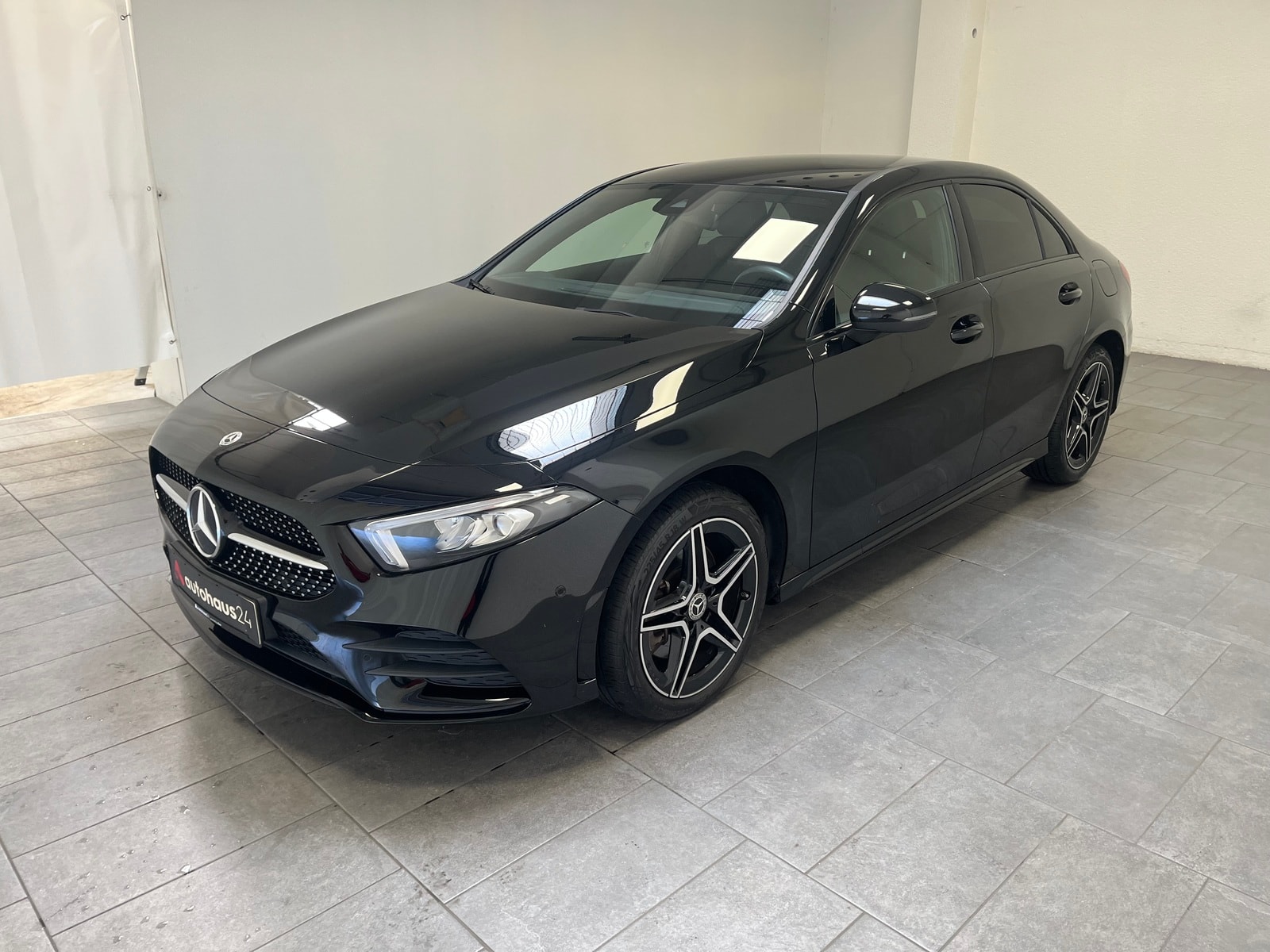 Mercedes Benz A-Klasse Limousine A 250 e Lim. AMG Line (EURO 6d) #3