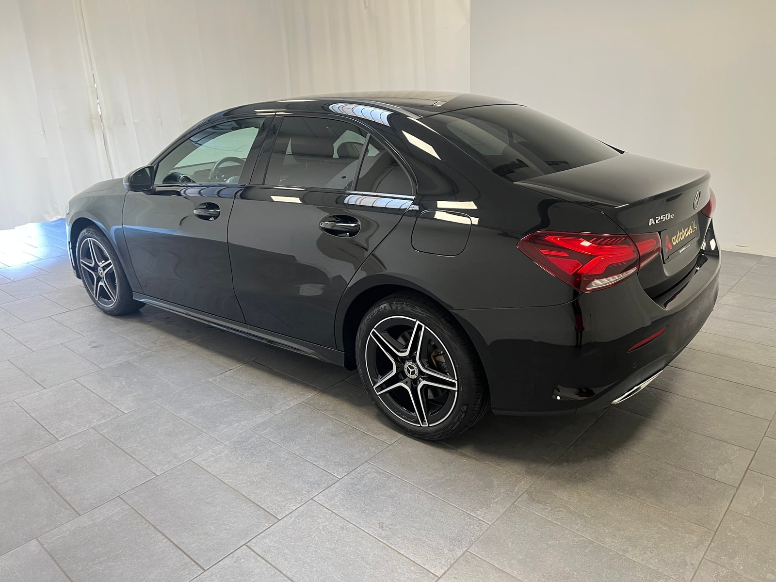 Mercedes Benz A-Klasse Limousine A 250 e Lim. AMG Line (EURO 6d) #4